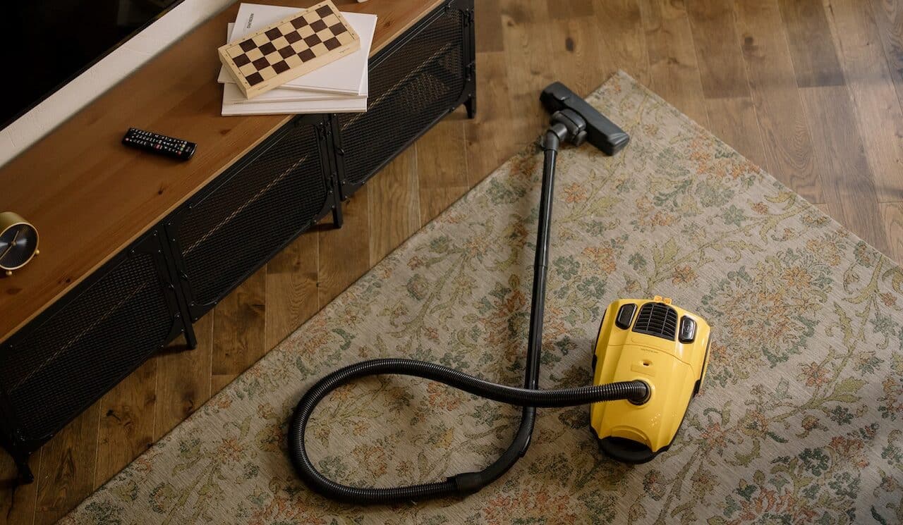 How to properly vacuum an area rug? 2024