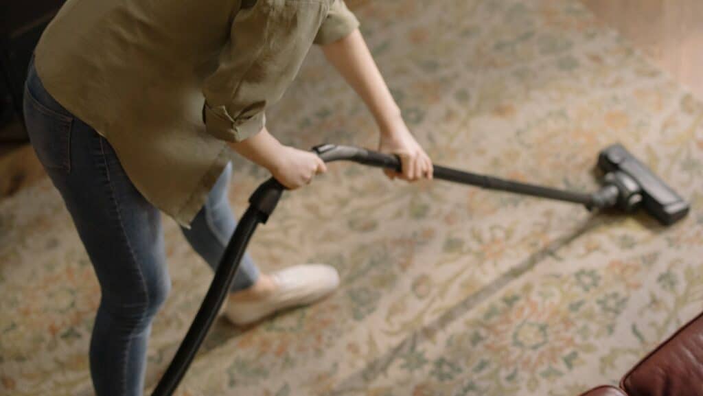 how to properly vacuum an area rug