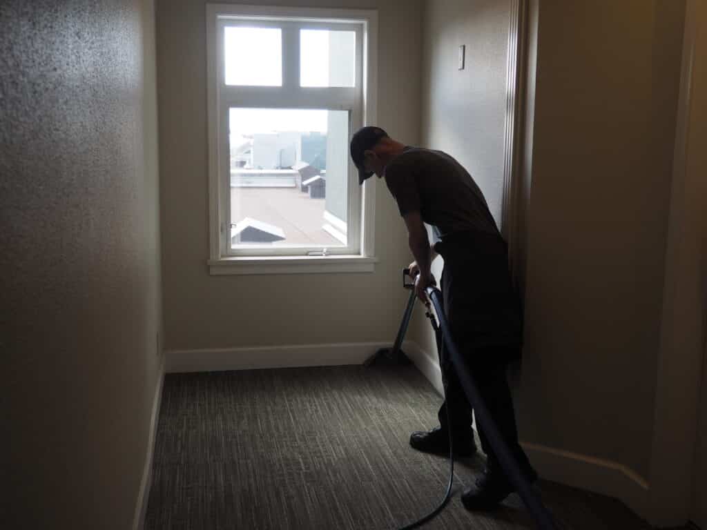 <img src="cleaning.jpg" alt="Commercial Carpet Cleaning">